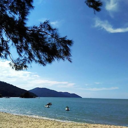 Pinang Beach Apartment @ Bayu Emas Batu Feringgi Dış mekan fotoğraf
